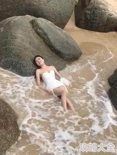 我把美女日出白浆近日一位模特在海边拍摄日出时意外跌入海中引发关注