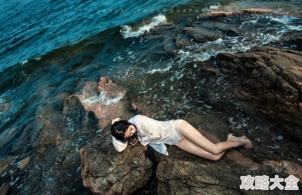 我把美女日出白浆近日一位模特在海边拍摄日出时意外跌入海中引发关注