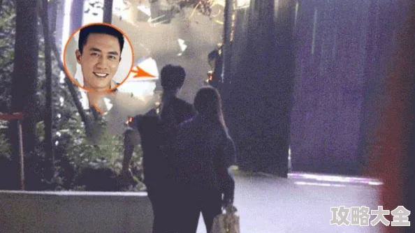 爱爱动疑似与知名网红秘密约会同游迪士尼被网友拍到举止亲密