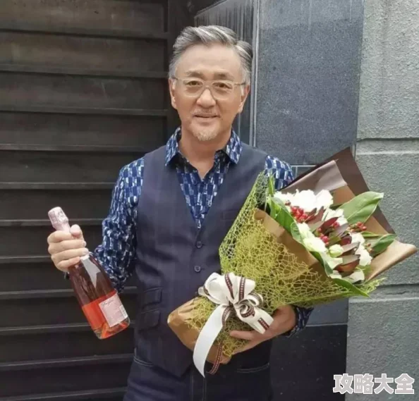 《嗯啊…在电影院里做h》据说男女主角是圈内知名情侣假戏真做还被监控拍到