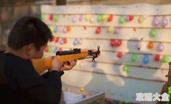 射我原视频标题为“男子持玩具枪指向路人并喊射我”视频内容为摆拍恶搞请勿模仿