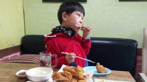 青少年互吃亅j为什么引起关注为何持续流行满足好奇心追求感官刺激