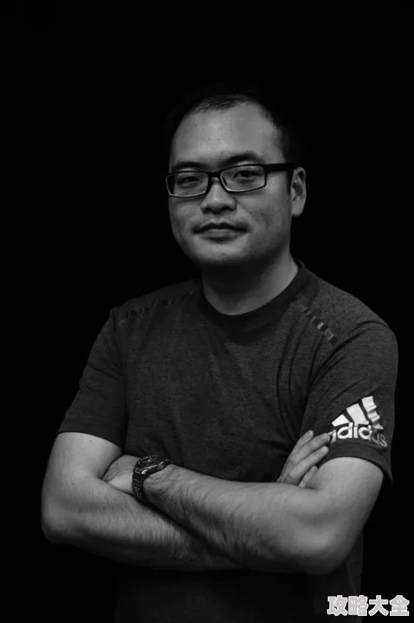 亚洲老头同性XXXXX老同为什么展现真挚情感引发共鸣为何引发深思
