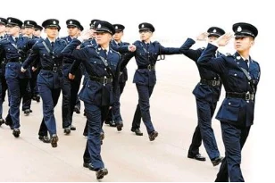 帅交警被驯服脱了警裤跪下2025元宇宙警用AR系统上线测试